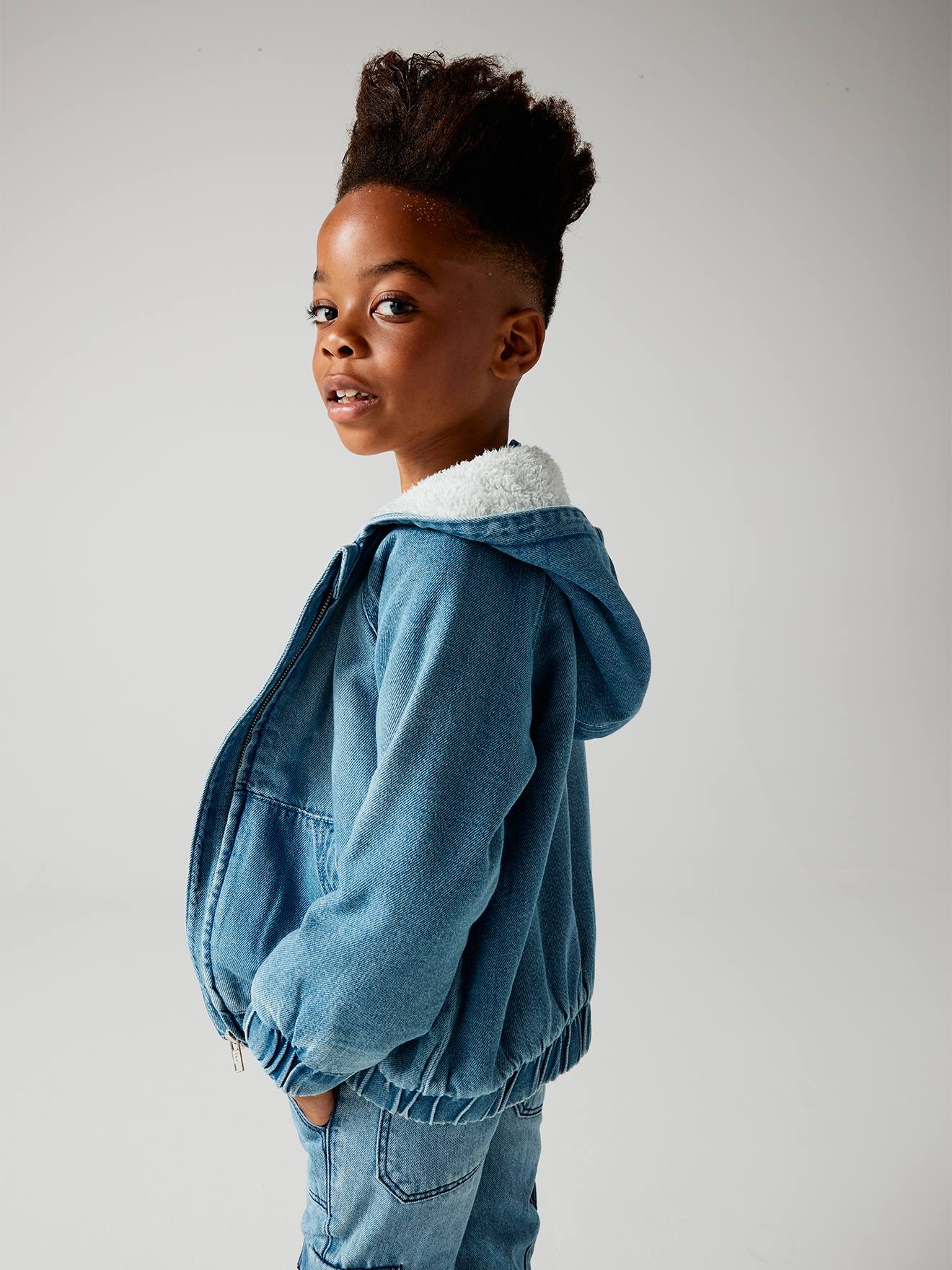 https://kids-avenue.com.ua/pages/gallery/6649/blouson-a-capuche-en-jean-garcon-double-sherpa (1).jpg